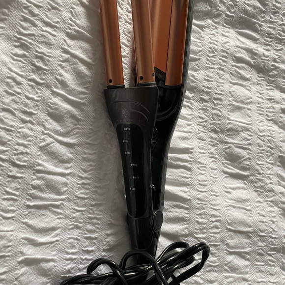 Revlon Copper Tourmaline Ceramic Adjustable Waver - Picture 5 of 5